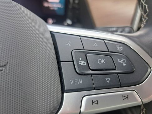 Used 2025 Volkswagen Atlas SE image 13