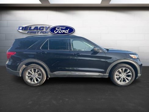 Used 2022 Ford Explorer XLT w/ Equipment Group 202A image 8