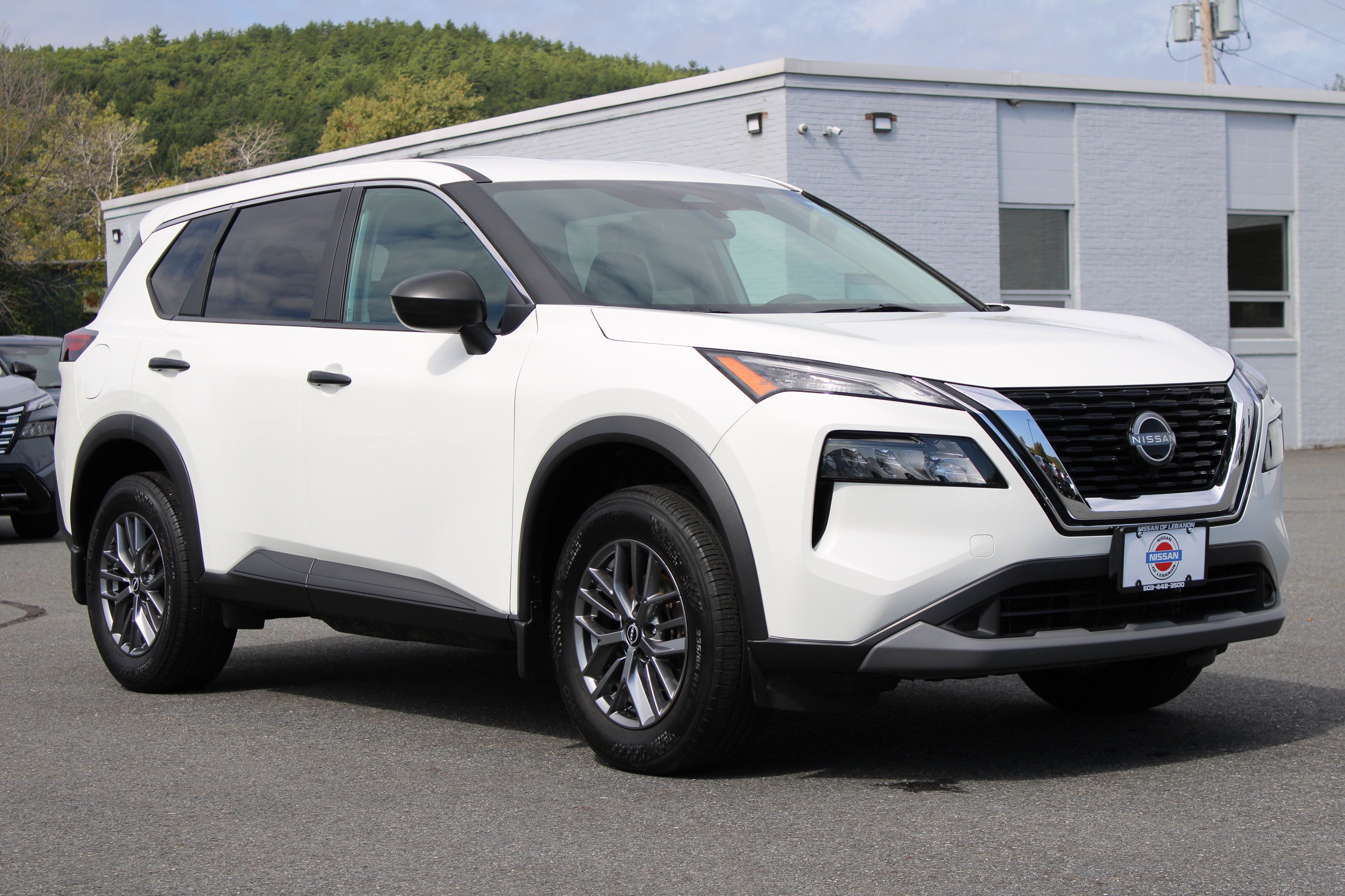 Used 2023 Nissan Rogue S AWD/4WD image 3