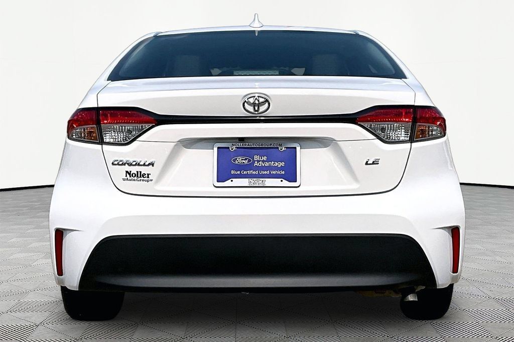 Used 2025 Toyota Corolla LE FWD image 4
