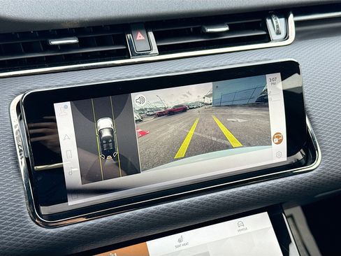 Used 2022 Land Rover Range Rover Evoque R-Dynamic S image 32