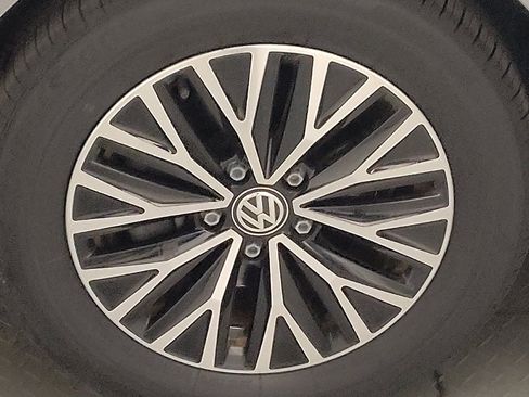 Used 2019 Volkswagen Jetta SE w/ Cold Weather Package FWD image 31