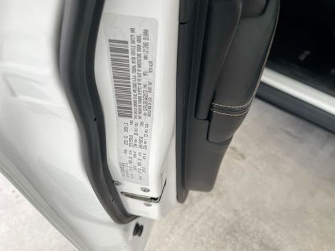 Used 2016 Jeep Cherokee Limited FWD image 26