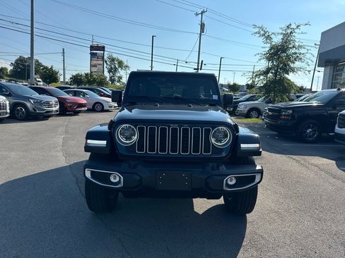 Used 2025 Jeep Wrangler Unlimited Sahara AWD/4WD image 2