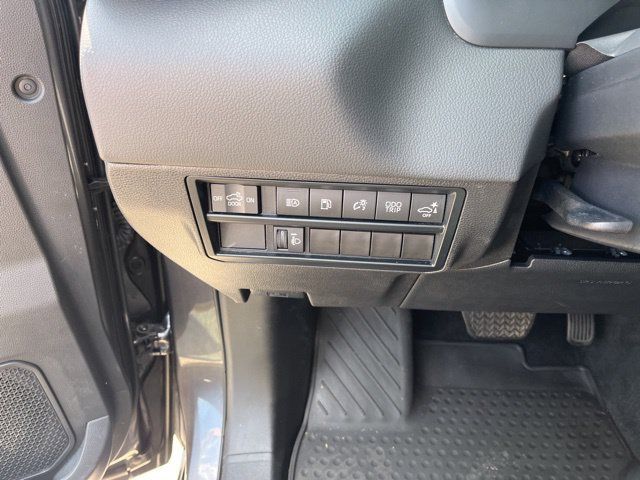 Used 2024 Toyota Tundra Limited AWD/4WD image 31