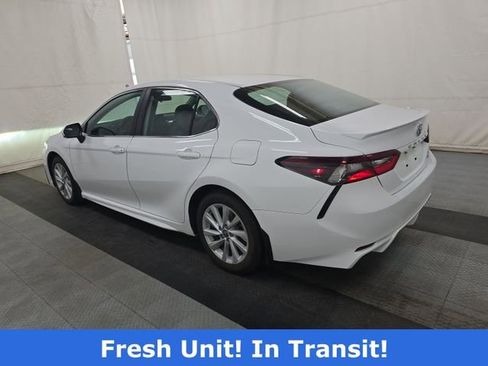 Used 2023 Toyota Camry SE FWD image 3