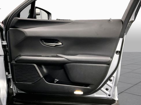 Used 2025 Lexus UX 300h FWD w/ Accessory Package (Z2) image 22