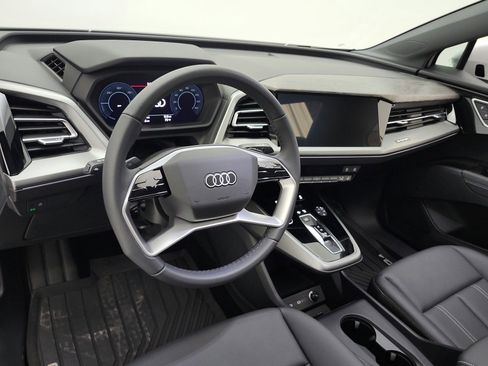 Used 2025 Audi Q4 e-tron Premium w/ Convenience Package image 9