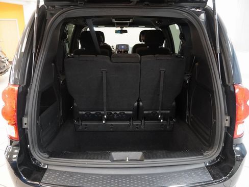 Used 2017 Dodge Grand Caravan SE image 9