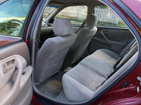 Used 1998 Toyota Camry LE image 14