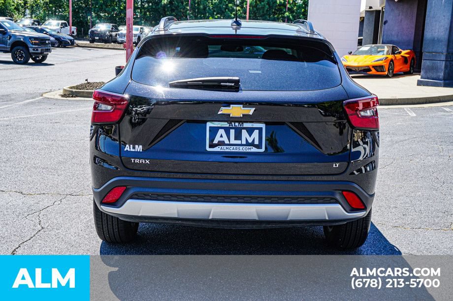 Used 2025 Chevrolet Trax LT FWD image 10