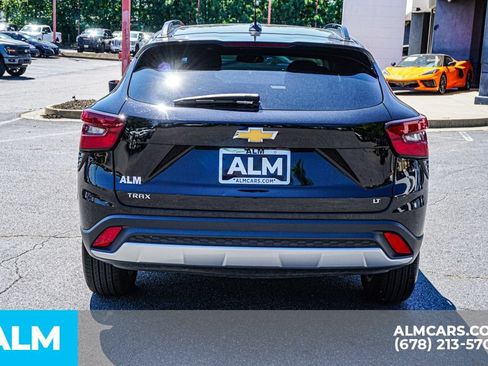 Used 2025 Chevrolet Trax LT FWD image 10