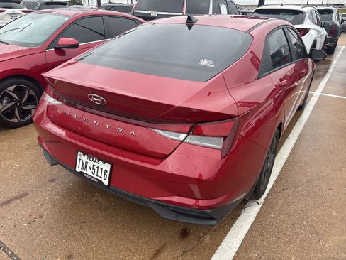 Used 2022 Hyundai Elantra SEL image 9
