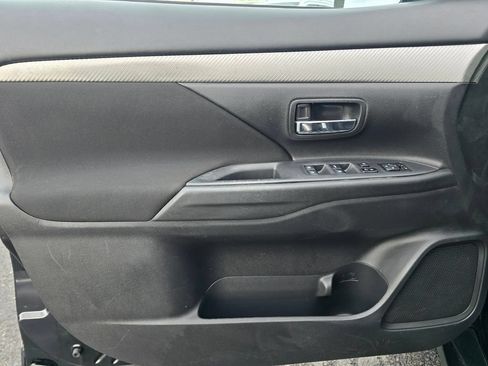 Used 2018 Mitsubishi Outlander ES FWD image 21