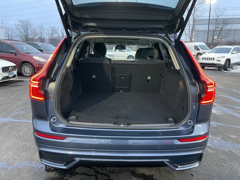 Used 2025 Volvo XC60 B5 Plus image 25