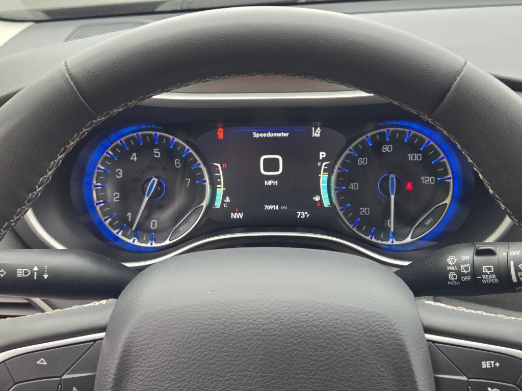 Used 2024 Chrysler Pacifica Touring-L FWD image 30