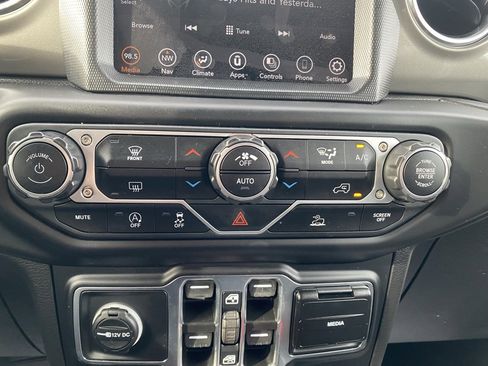 Used 2023 Jeep Gladiator Overland image 21