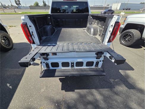 Used 2025 GMC Sierra 1500 SLT RWD image 10