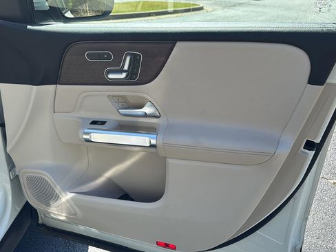 Used 2023 Mercedes-Benz GLB 250 image 13