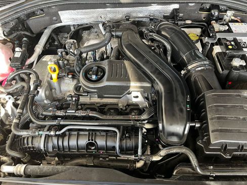 Used 2025 Volkswagen Jetta SE image 32