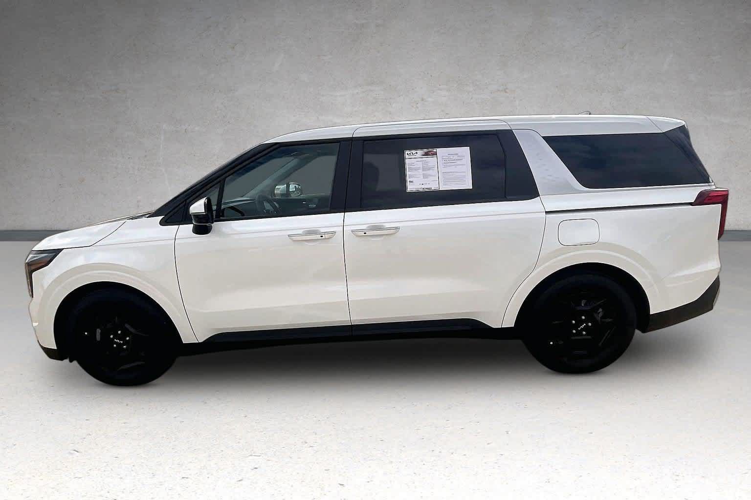 Certified 2026 Kia Carnival FWD image 3