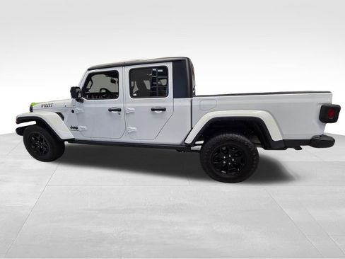 Certified 2021 Jeep Gladiator Willys image 16