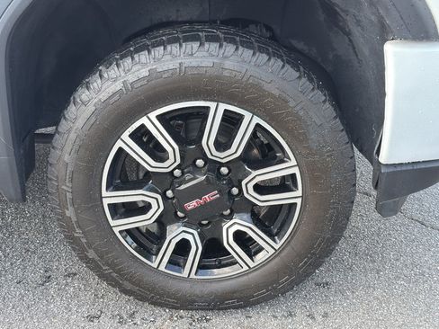 Used 2022 GMC Sierra 2500 AT4 w/ AT4 Premium Plus Package AWD/4WD image 38