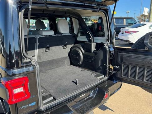 Used 2021 Jeep Wrangler Unlimited Sahara image 24