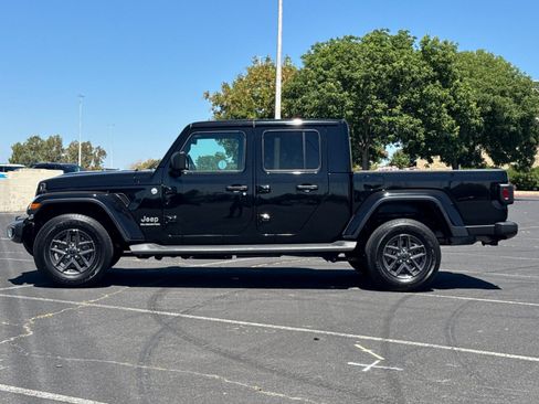Used 2021 Jeep Gladiator Overland AWD/4WD image 7