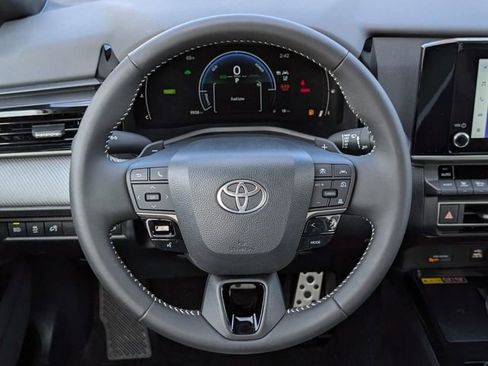 Used 2025 Toyota Camry SE image 32