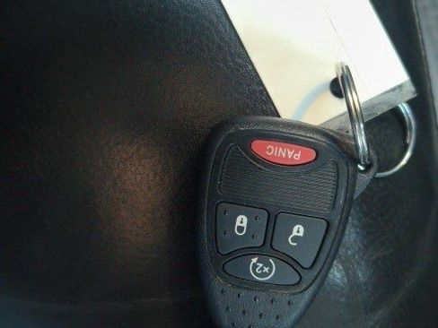 Used 2018 Jeep Wrangler Unlimited Sahara w/ Connectivity Group image 22