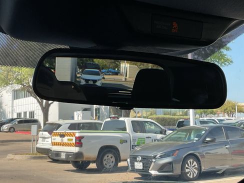 Used 2025 Nissan Kicks SV image 27