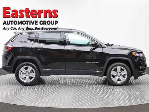 Used 2022 Jeep Compass Latitude w/ Convenience Group AWD/4WD image 4