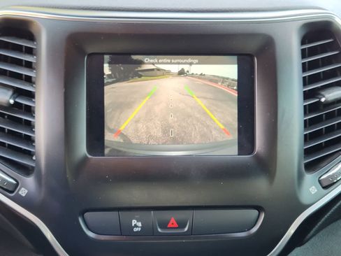 Used 2020 Jeep Cherokee Latitude Plus FWD image 17