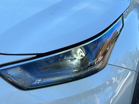 Used 2021 Toyota Highlander XLE AWD/4WD image 27