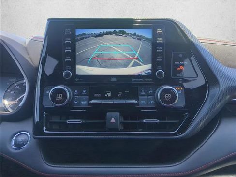 Used 2022 Toyota Highlander XSE FWD image 17