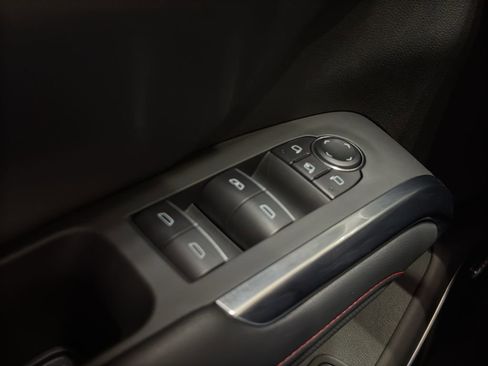 Used 2025 Chevrolet Traverse RS image 36