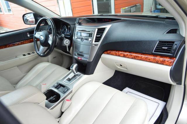 Used 2010 Subaru Outback 2.5i Limited AWD/4WD image 15