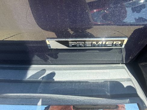 Used 2018 Chevrolet Suburban Premier AWD/4WD image 16