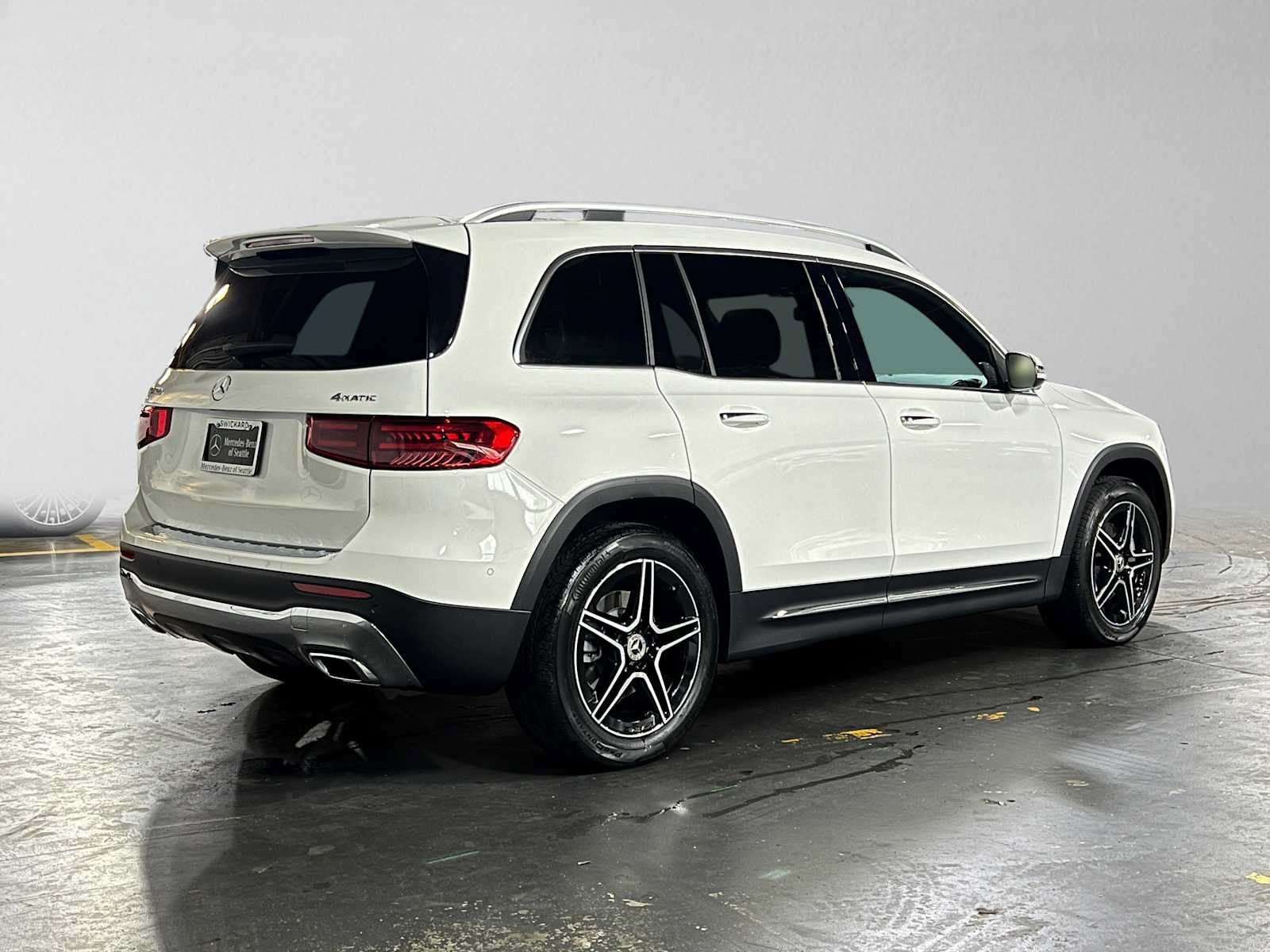 Used 2026 Mercedes-Benz GLB 250 4MATIC image 3