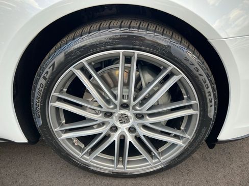 Used 2018 Porsche Panamera 4S image 13