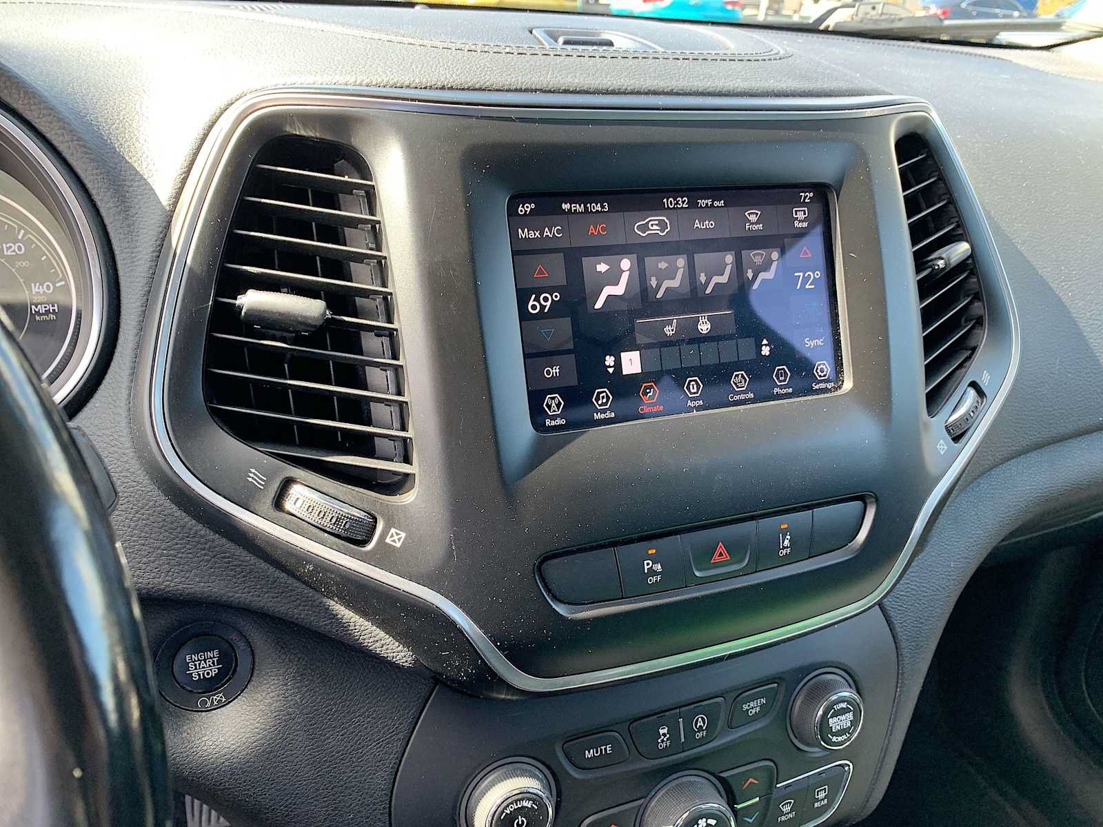 Used 2020 Jeep Cherokee Latitude Lux w/ Comfort/Convenience Group AWD/4WD image 13