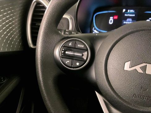Used 2025 Kia Soul LX w/ LX Technology Package FWD image 19