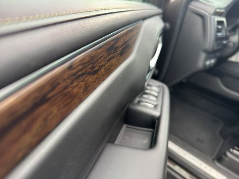 Used 2021 Chevrolet Tahoe Premier w/ Premium Package image 15