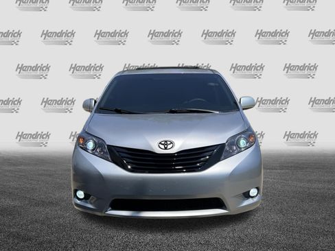 Used 2012 Toyota Sienna XLE FWD image 3