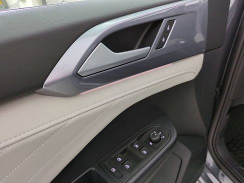 New 2025 Volkswagen Taos SEL image 17