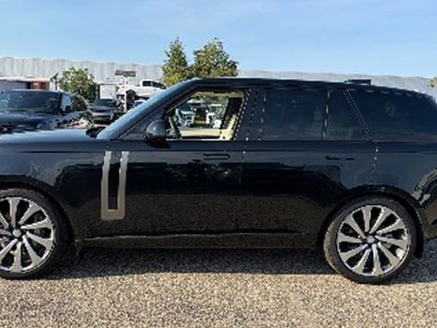 Used 2025 Land Rover Range Rover SE AWD/4WD image 7