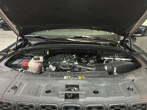 Used 2023 Jeep Grand Cherokee Altitude image 13