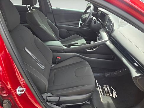 Used 2025 Hyundai Elantra Sport image 11