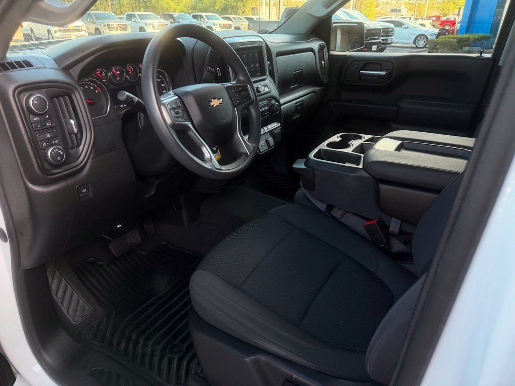 Used 2022 Chevrolet Silverado 1500 Custom w/ Safety Confidence Package AWD/4WD image 10